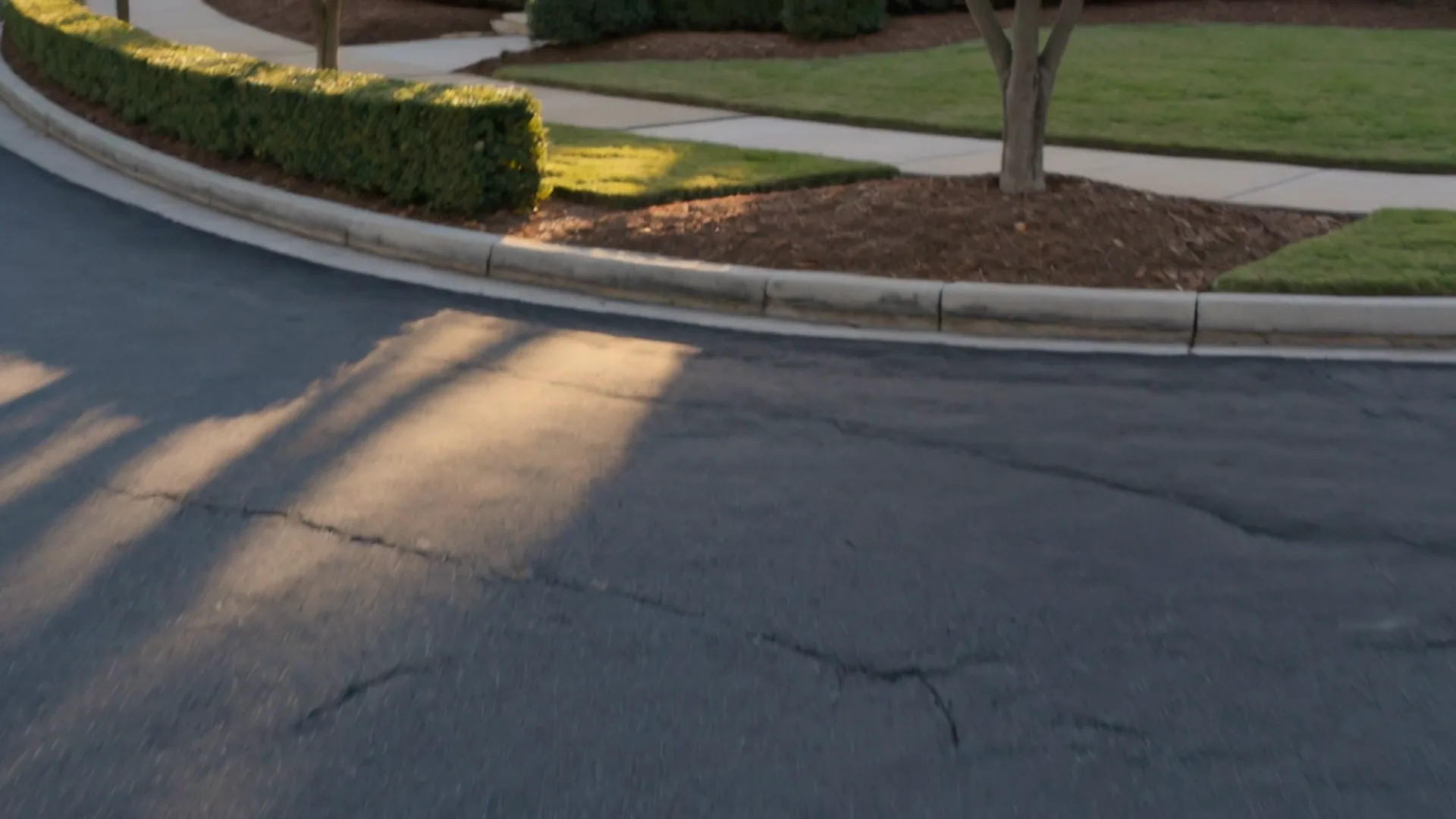 Manicured residential lawn and landscaping in St. Louis
